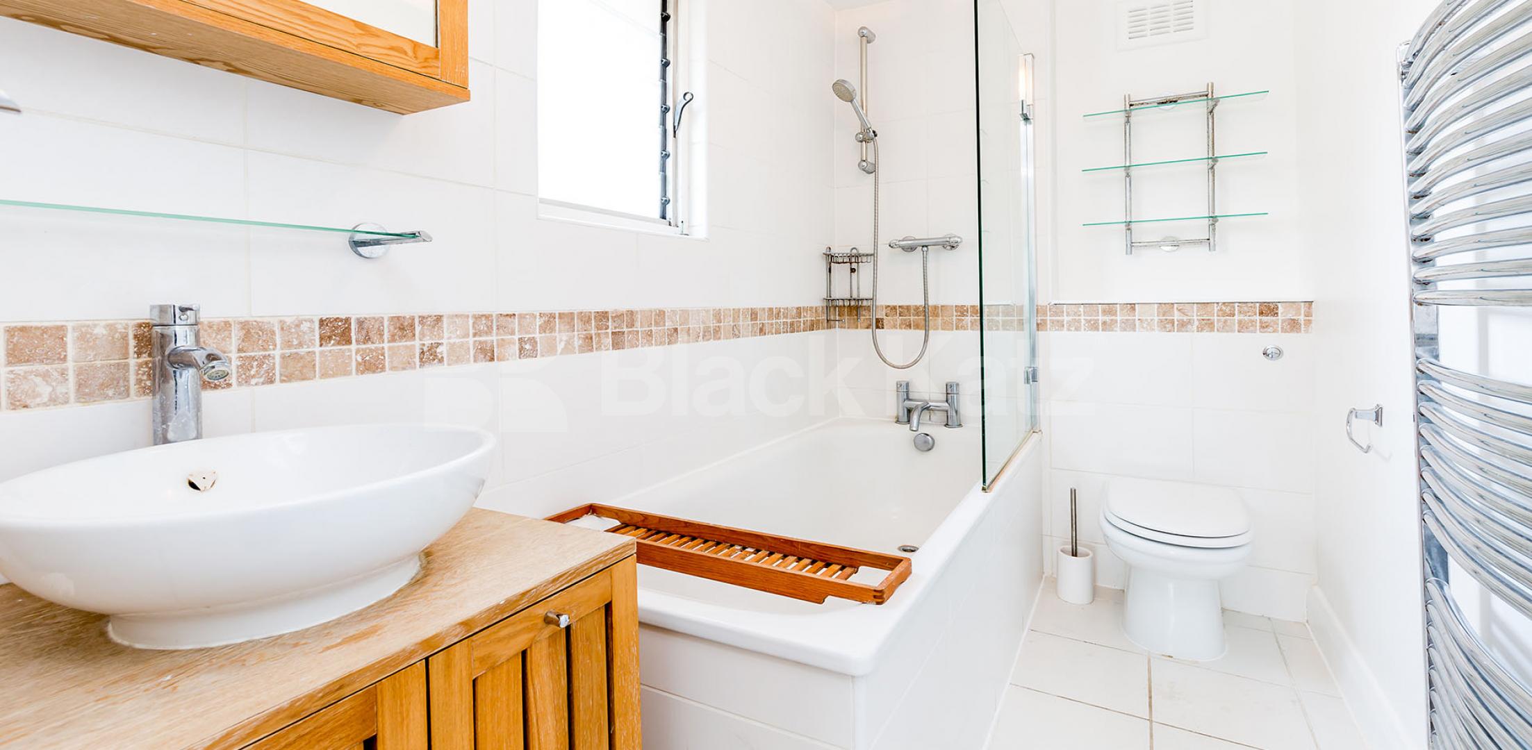 			MODERN FOUR BED 2 BATH!, 4 Bedroom, 1 bath, 1 reception Flat			 Chepstow Road, BAYSWATER-NOTTING HILL